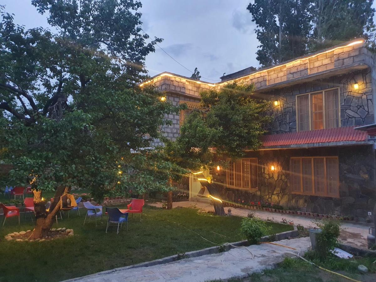 Sehrish Guest House Skardu Exteriör bild